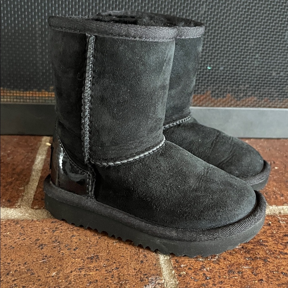 UGG Kids Black